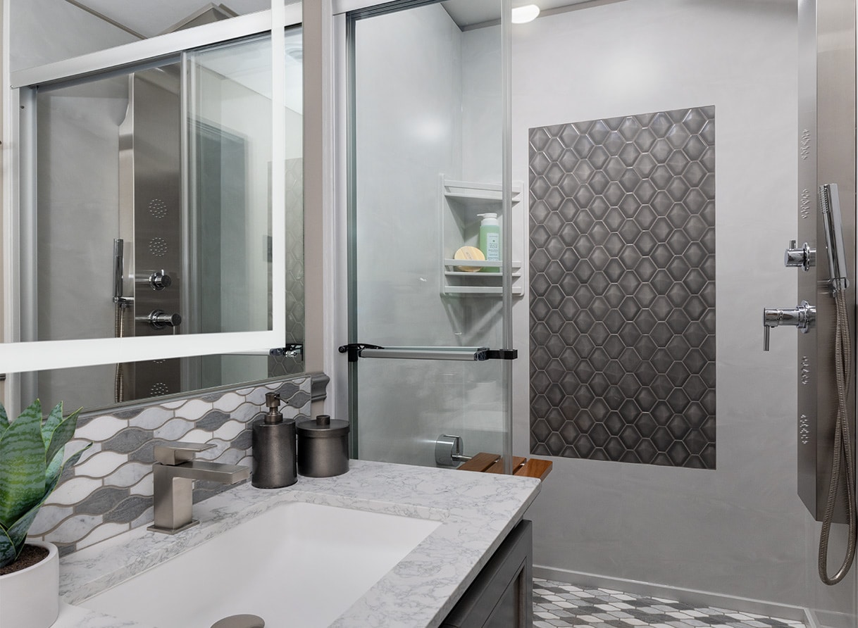 renegade-rv-my24-xl_bathroom_1218